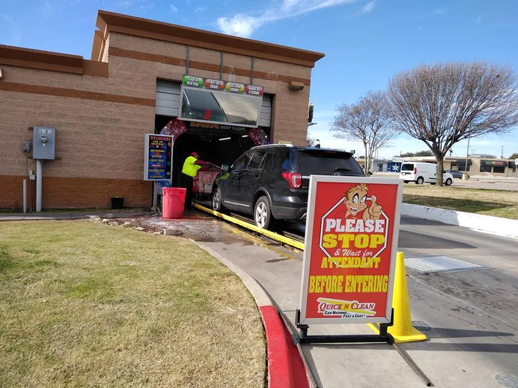 Vehicle entering the tunnel for a wash